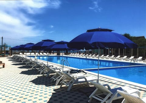 Pool view, Swimming pool, sunbed