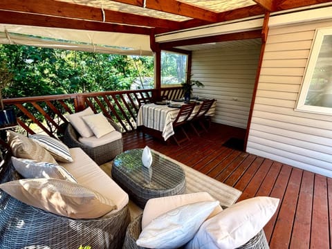 Mobil-Home Camping Parc Montana Gassin - Golfe de Saint-Tropez Campground/
RV Resort in Gassin