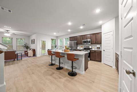 Kitchen or kitchenette, Living room, oven, toaster