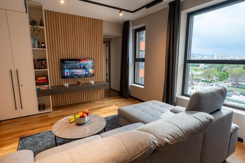 TV and multimedia, Living room, Seating area, Dining area, Evening entertainment