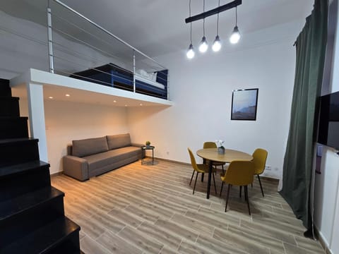 Bed, Living room, Dining area, Bedroom