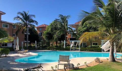 Pool view, Swimming pool, Swimming pool, sunbed
