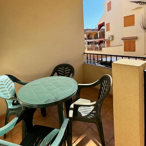 Patio, Day, Balcony/Terrace, Seating area