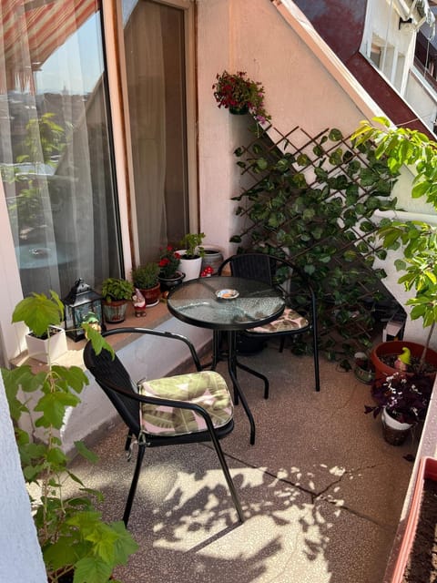 View (from property/room), Balcony/Terrace, Seating area