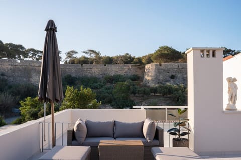 View (from property/room), Balcony/Terrace, City view, Landmark view, Quiet street view