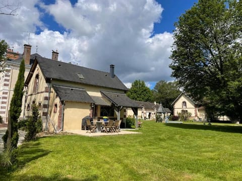 La Chênaie - Suites individuelles dans un domaine d'art contemporain et nature Apartment in Gien