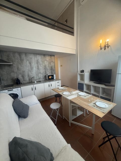 TV and multimedia, Living room, Dining area