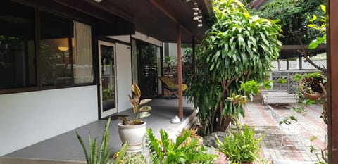 Property building, Garden, Balcony/Terrace, Garden view