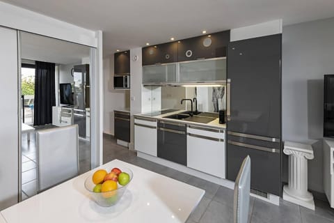 Kitchen or kitchenette, oven, stove