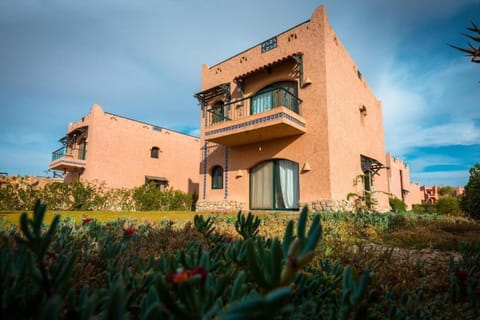 Property building, Day, Garden, Garden view