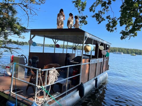 Day, People, Natural landscape, Activities, Lake view, group of guests