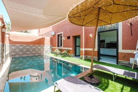 Patio, Pool view, Swimming pool, Swimming pool, sunbed