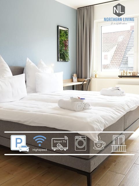 Bed, Bedroom, towels