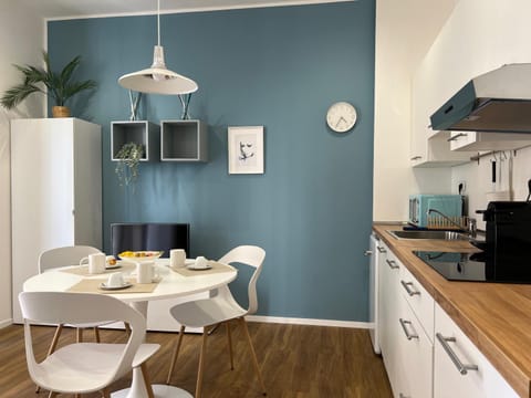 Kitchen or kitchenette, Dining area, stove