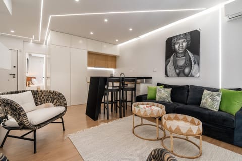 Kitchen or kitchenette, Living room, Seating area, Dining area