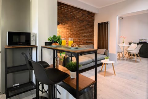 TV and multimedia, Kitchen or kitchenette, Living room, Seating area, Dining area, minibar, oven