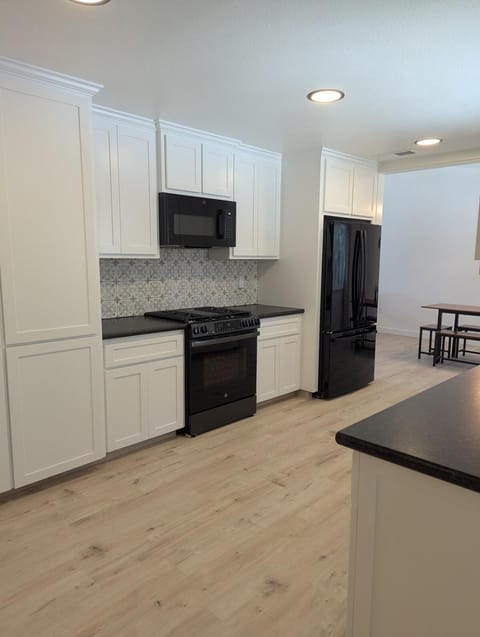 Kitchen or kitchenette, Dining area, stove