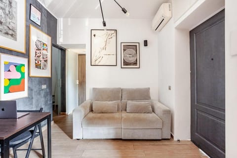 Living room, Seating area, air conditioner