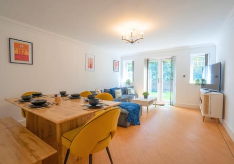 TV and multimedia, Living room, Dining area