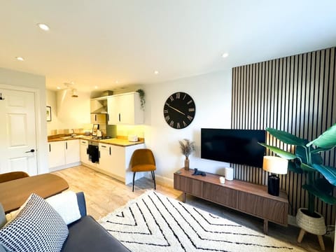Communal lounge/ TV room, TV and multimedia, Living room, Seating area, Dining area