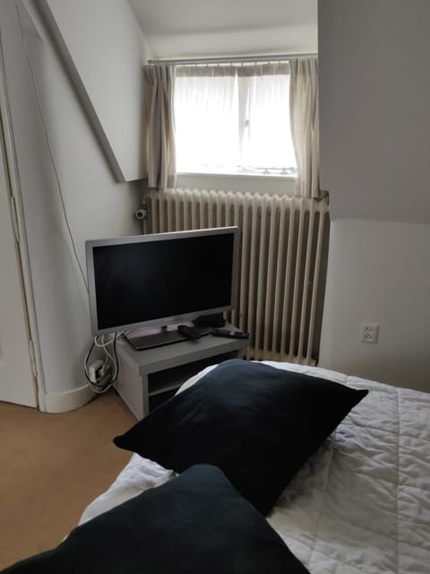 Zit slaapkamer op de 2e etage in een rietgedekte villa met gedeelde douche en keuken Apartment in Wassenaar