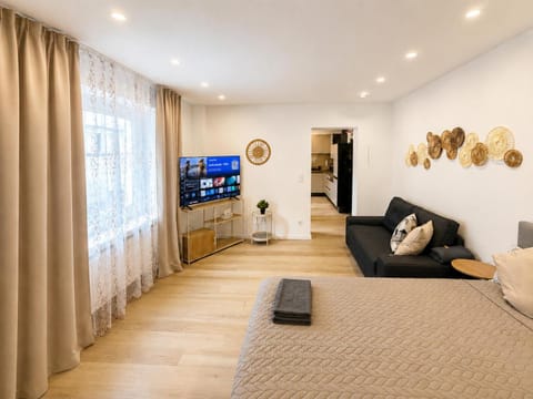 Bed, TV and multimedia, Photo of the whole room, Seating area