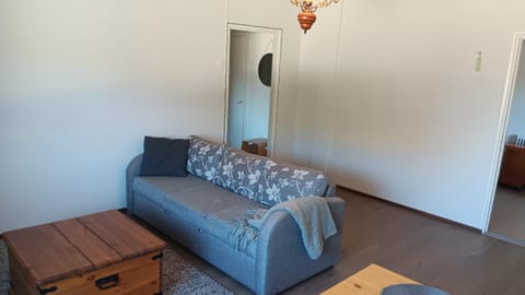 Photo of the whole room, Seating area