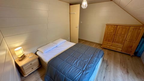 Bed, Photo of the whole room, Bedroom, wardrobe