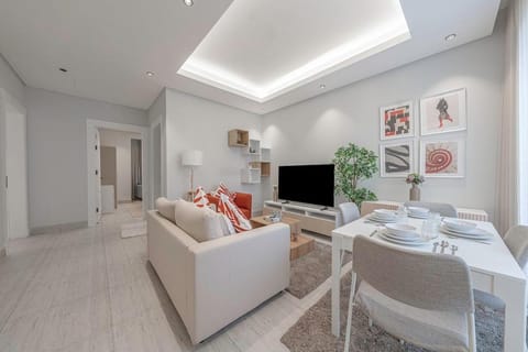 TV and multimedia, Living room, Seating area, Dining area