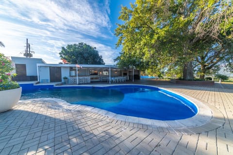 LEO Sky Guest House Bed and Breakfast in Cape Town