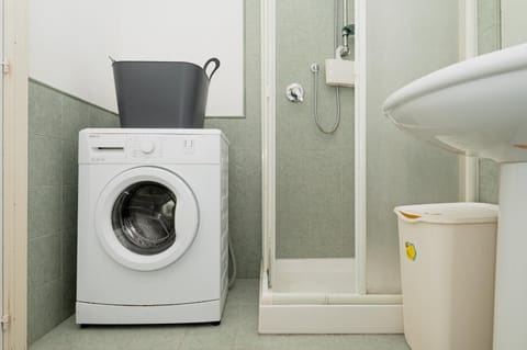 Bathroom, washing machine