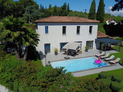 Property building, Patio, Day, Garden view, Pool view, Swimming pool, sunbed