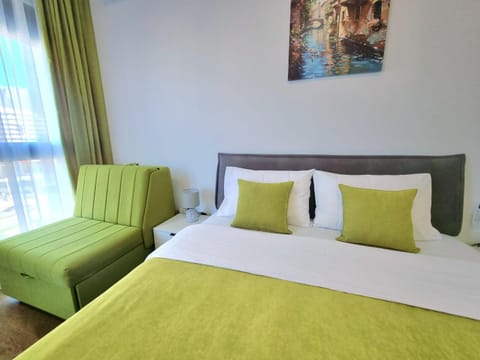 Bed, Living room, Photo of the whole room, Seating area, Bedroom