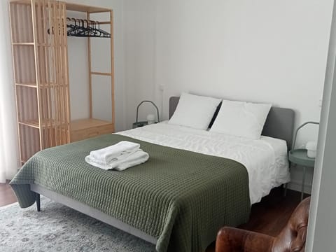Bed, Bedroom, towels, wardrobe