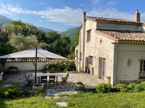 Patio, Mountain view