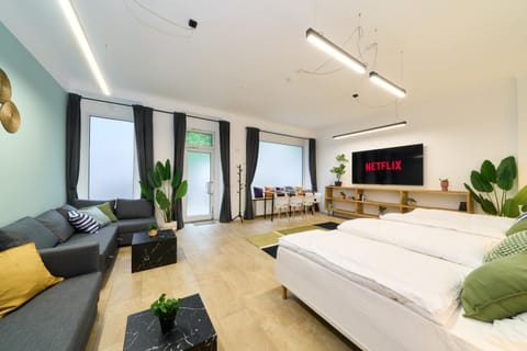 Communal lounge/ TV room, Living room, Bedroom