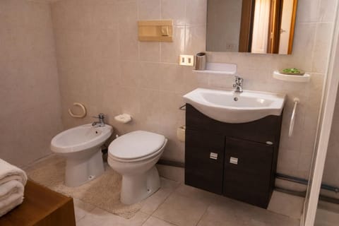 Casa Etruria - spiaggia 1 min - lungomare Marconi - WiFi - Aria Condizionata Apartment in Alba Adriatica