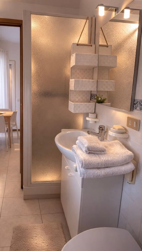 Casa Etruria - spiaggia 1 min - lungomare Marconi - WiFi - Aria Condizionata Apartment in Alba Adriatica