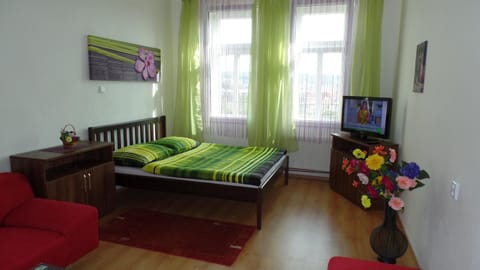 Day, Photo of the whole room