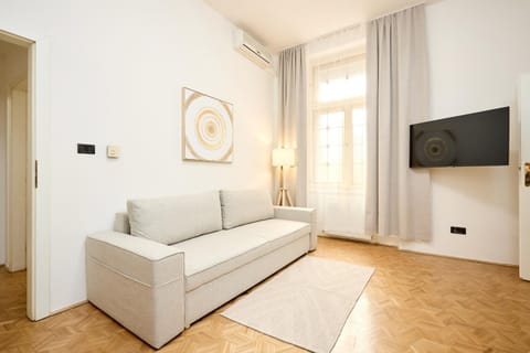 Communal lounge/ TV room, TV and multimedia, Living room, Seating area