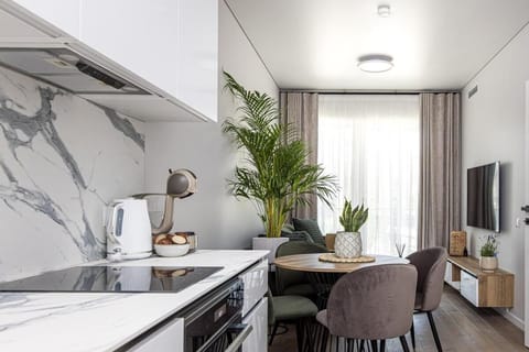 TV and multimedia, Kitchen or kitchenette, Living room, Seating area, Dining area