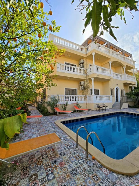Property building, Garden, Garden view, Pool view, Swimming pool, sunbed