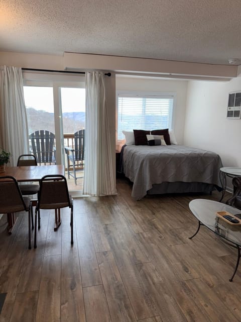 Bed, Living room, Photo of the whole room, Seating area, Dining area, Bedroom