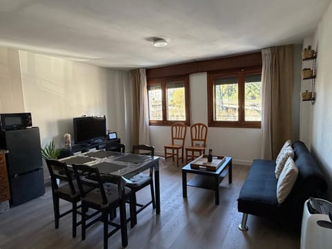 Communal lounge/ TV room, Kitchen or kitchenette, Living room, Dining area