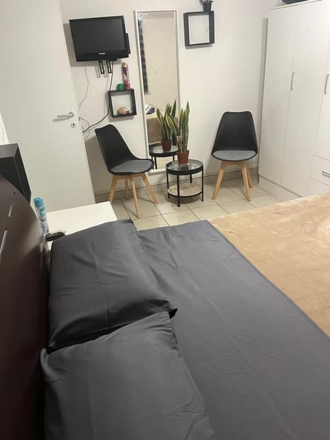 Bed, TV and multimedia, Photo of the whole room, Bedroom, air conditioner