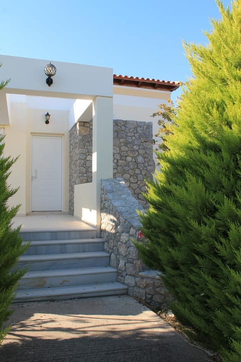 Facade/entrance, Garden