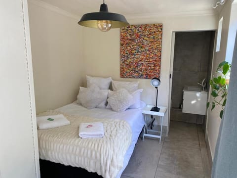 Villa Paradiso, Luxurious 8-Unit Escape in Bakoven, Camps Bay ! Bed and Breakfast in Cape Town