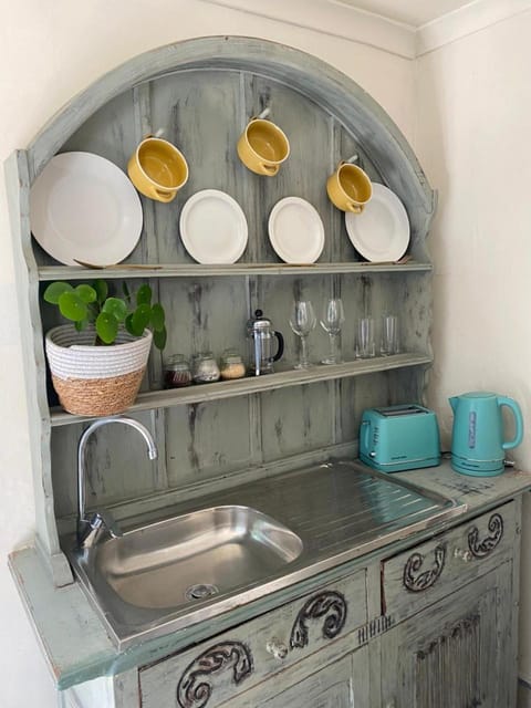 Villa Paradiso, Luxurious 8-Unit Escape in Bakoven, Camps Bay ! Bed and Breakfast in Cape Town