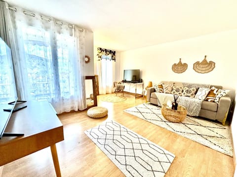 View (from property/room), Living room, Seating area