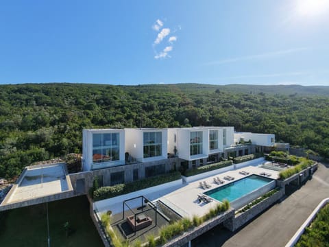 Property building, Natural landscape, Mountain view, Pool view, Swimming pool, sunbed